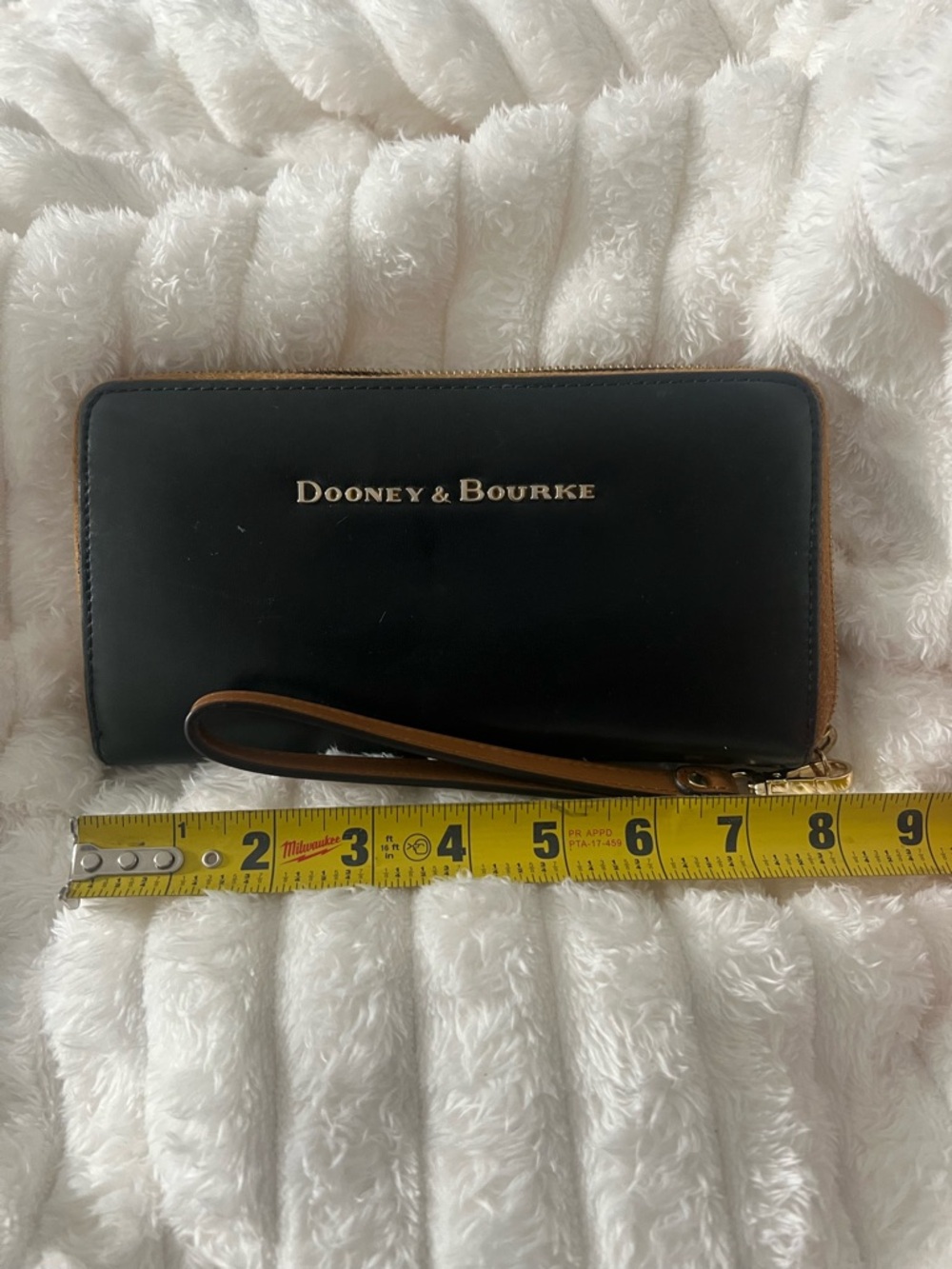 Dooney & Bourke Black City Barlow Tan Leather Large Zip Around Wallet Clutch